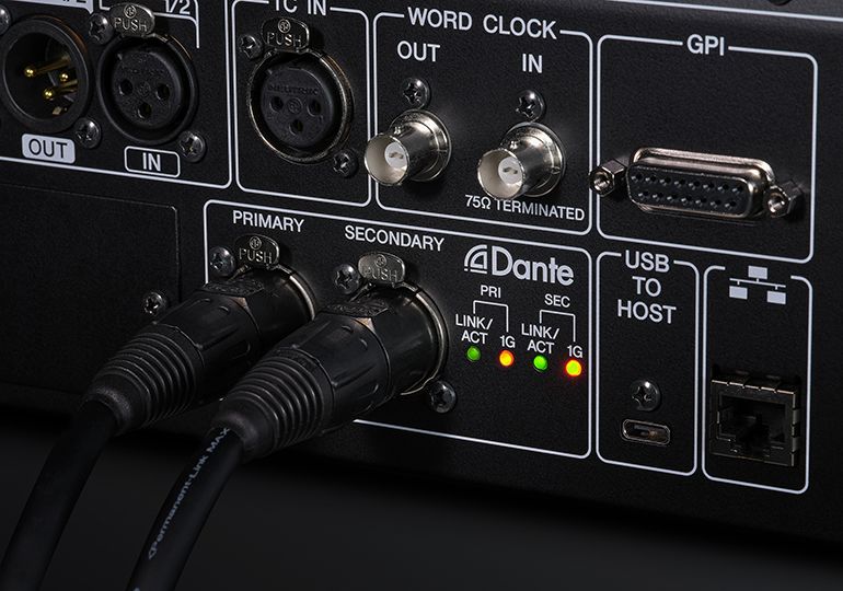 Yamaha Digital Mixing Console DM7: 用于高通道数和灵活连接的 Dante 接口