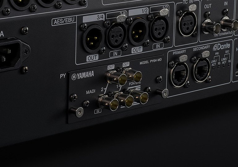 Yamaha Digital Mixing Console DM7: 用于扩展卡的 PY 插槽