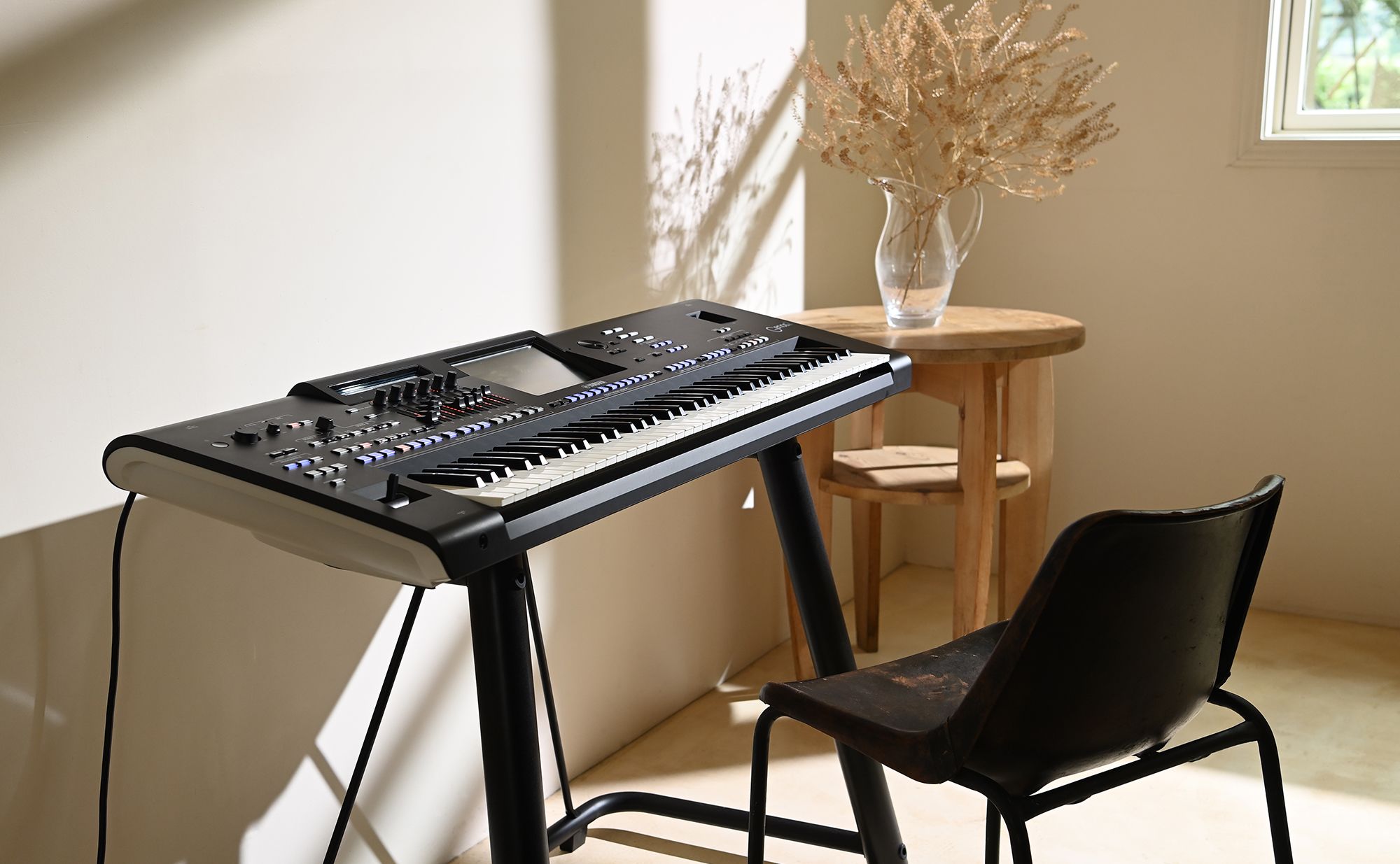 Genos2 on the dedicated L-7B keyboard stand