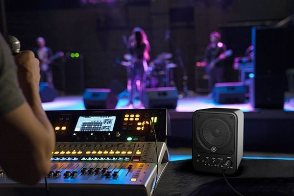 Yamaha MS101-4: FOH 和 Monitor 调音师之间的沟通